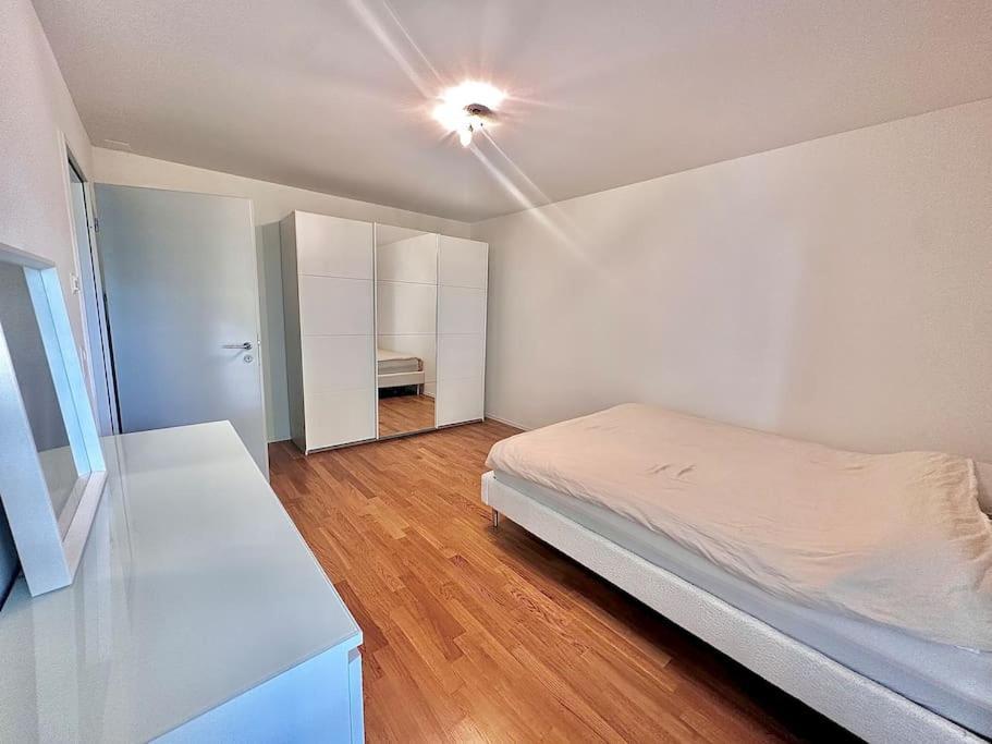 Moderne Wohnung Am Flughafen Opfikon-Glattbrugg Exteriör bild